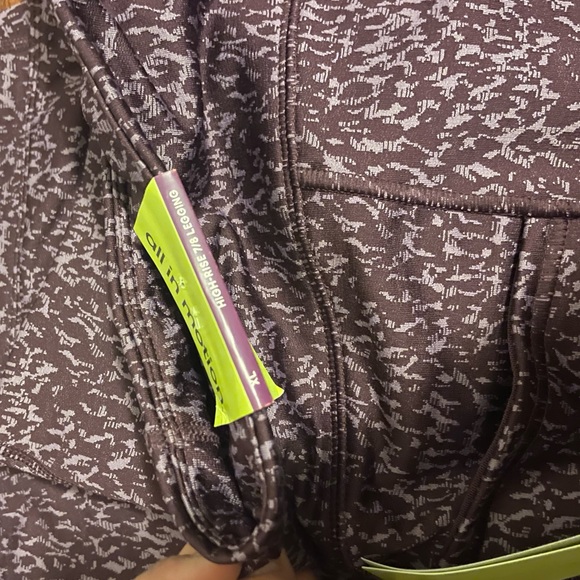 All in motion purple leopard like print legging - Picture 2 of 2